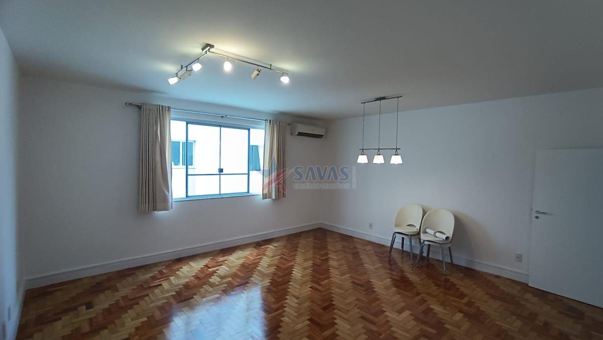 APTO DE 03 DORMITÓRIOS - PRÓXIMO AO COLÉGIO CATARINENSE